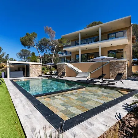 4 - Parking - Piscine Commune Apartamento