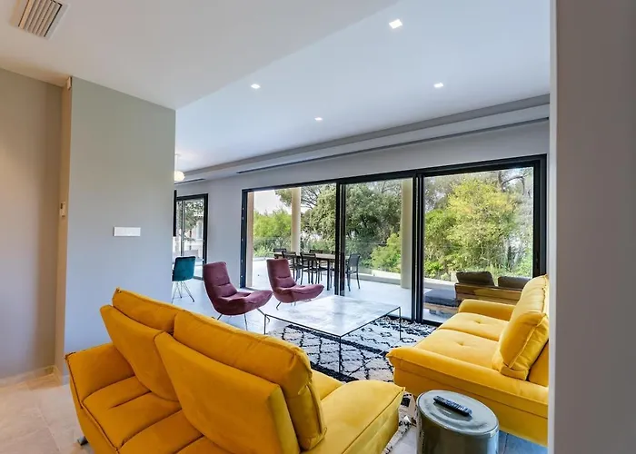 4 - Parking - Piscine Commune Appartement *