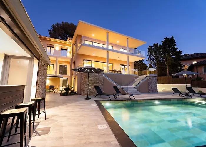 4 - Parking - Piscine Commune Appartement